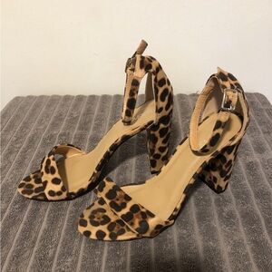 Beautiful cheetah print sandals size 8